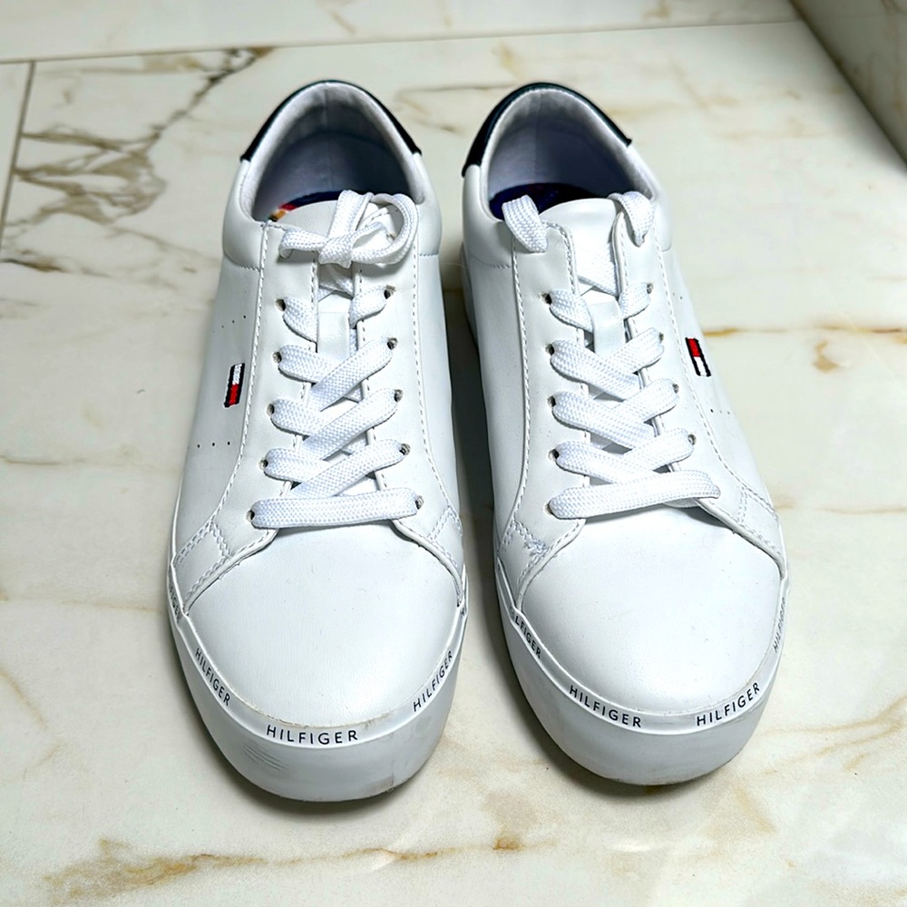 Tommy Hilfiger Henissly Sneaker Size 7